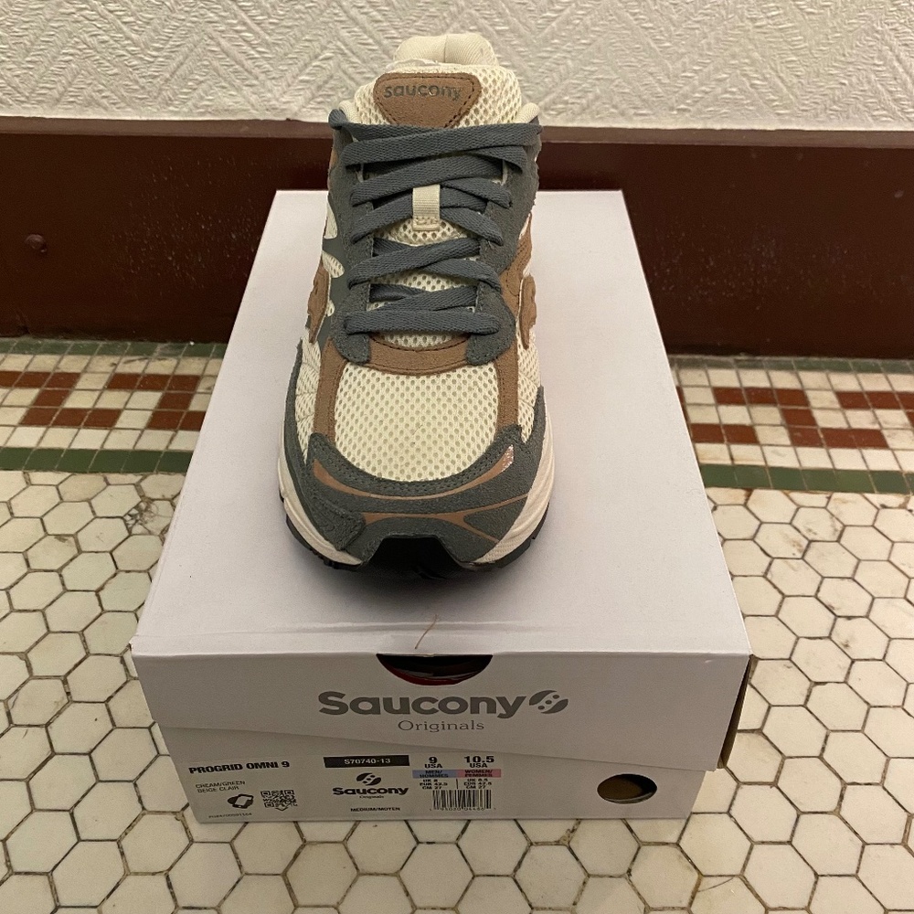 Mens SAUCONY PROGRID OMNI 9 CREAM/ GREEN size 9